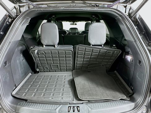 Used 2020 Ford Explorer XLT w/ Equipment Group 202A image 29