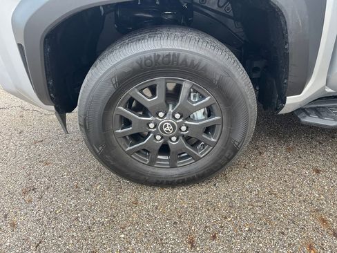 Certified 2025 Toyota 4Runner SR5 image 29