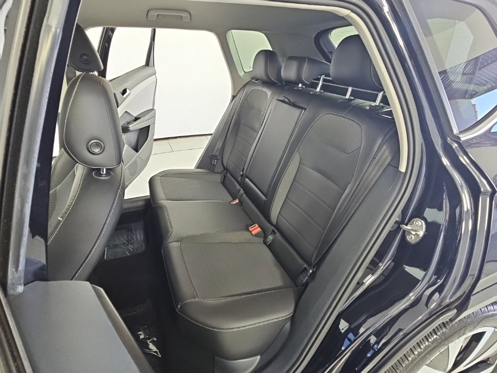 Certified 2023 Volkswagen Taos SE FWD image 20