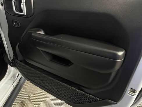 Used 2023 Jeep Wrangler Unlimited w/ 8.4" Radio Group image 33