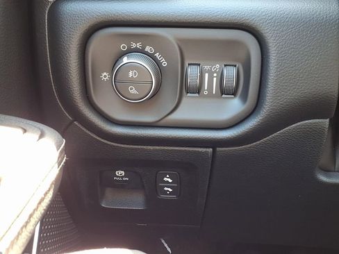 New 2026 RAM 1500 Laramie AWD/4WD image 15