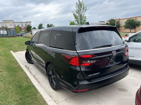 Used 2023 Honda Odyssey Sport image 4