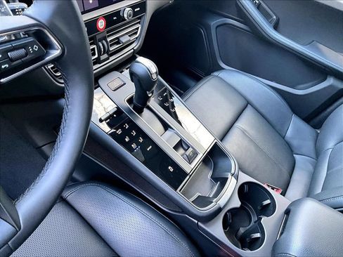Certified 2026 Porsche Macan AWD/4WD image 20
