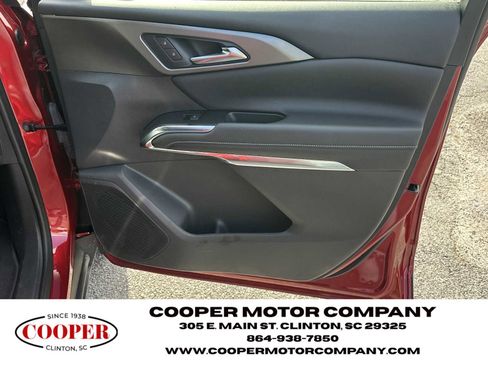 Used 2025 Chevrolet Traverse LT AWD/4WD image 14