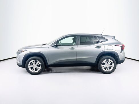 Used 2024 Chevrolet Trax LS FWD image 4