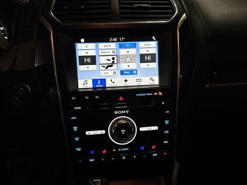 Used 2017 Ford Explorer Platinum image 8