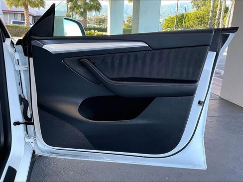 Used 2023 Tesla Model Y Long Range AWD/4WD image 28
