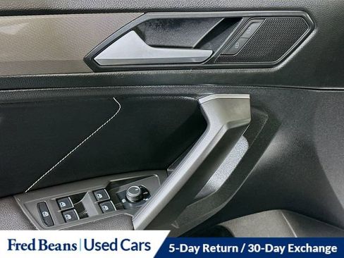 Used 2022 Volkswagen Tiguan SE w/ Panoramic Sunroof Package image 18