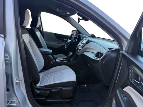 Used 2022 Chevrolet Equinox LT w/ Driver Convenience Package image 12