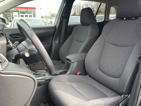 Used 2022 Toyota Corolla Cross LE image 14