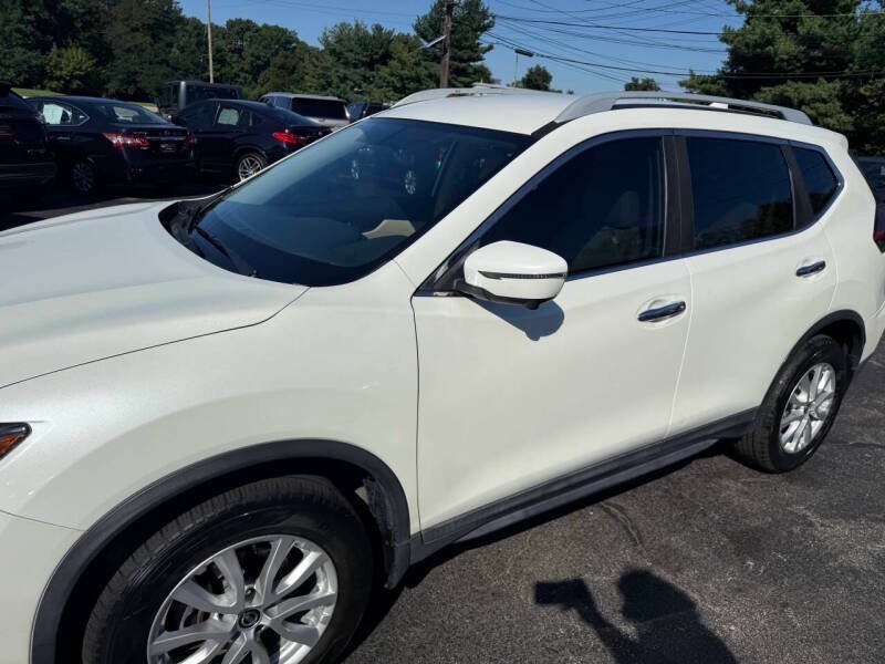 Used 2018 Nissan Rogue SV w/ Premium Package AWD/4WD image 3