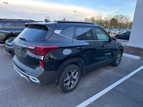 Used 2022 Kia Seltos EX image 3