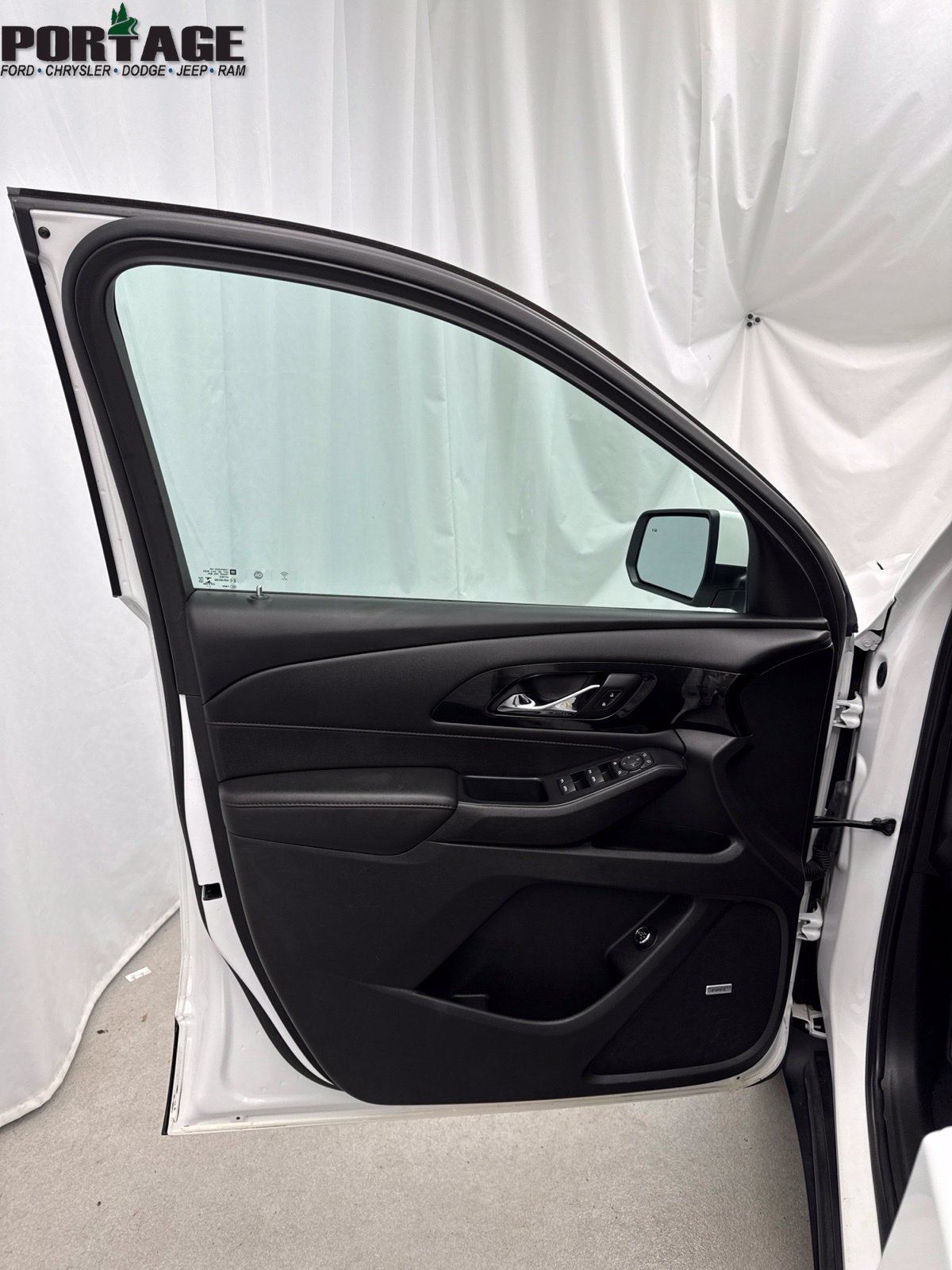 Used 2022 Chevrolet Traverse RS w/ LPO, Floor Liner Package AWD/4WD image 10