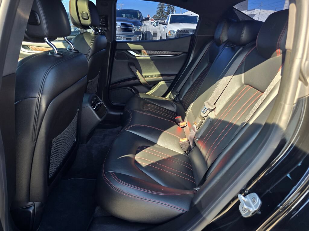 Used 2018 Maserati Ghibli S Q4 AWD/4WD image 17