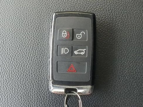 Used 2025 Jaguar F-PACE R-Dynamic S AWD/4WD image 36