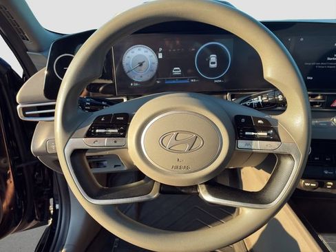 Used 2024 Hyundai Elantra SEL FWD image 18