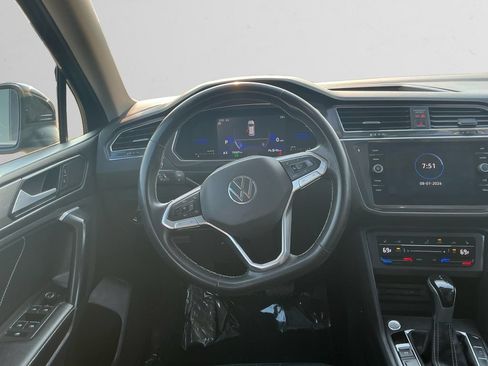Used 2023 Volkswagen Tiguan SE AWD/4WD image 12