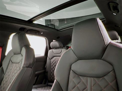 New 2026 Audi SQ7 Prestige image 13