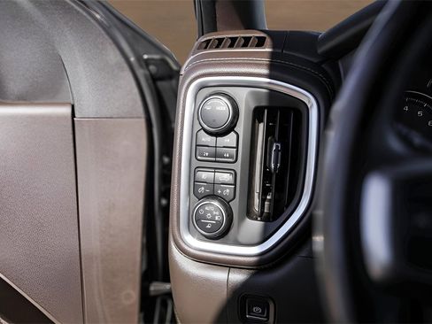 Used 2020 Chevrolet Silverado 1500 LT Trail Boss image 15