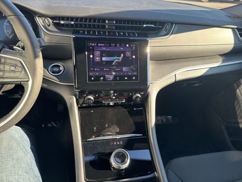 New 2025 Jeep Grand Cherokee L Laredo w/ Luxury Tech Group I image 23