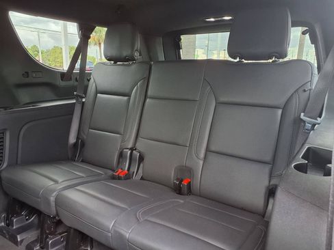 Used 2025 Chevrolet Suburban Z71 AWD/4WD image 23