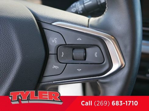 Used 2024 Chevrolet Trax LT w/ LT Convenience Package FWD image 26