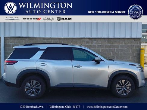 Used 2025 Nissan Pathfinder SV AWD/4WD image 1