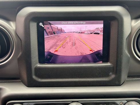 Used 2022 Jeep Gladiator Sport image 30