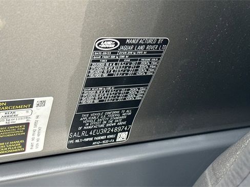 Certified 2024 Land Rover Discovery Dynamic SE image 29