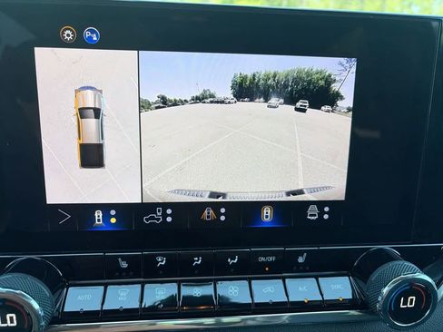 Used 2024 Chevrolet Colorado LT w/ LT Convenience Package III AWD/4WD image 18