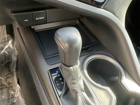 Used 2024 Toyota Camry SE image 38