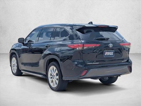 Used 2022 Toyota Highlander Limited FWD image 7