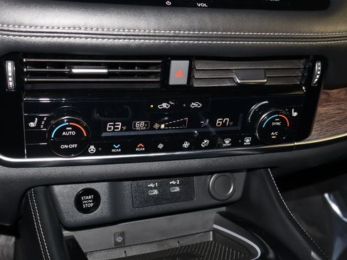 Used 2024 Nissan Rogue Platinum w/ Platinum Premium Package image 30