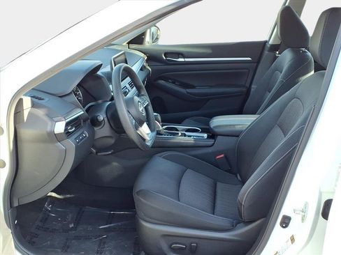 Used 2023 Nissan Altima 2.5 SV image 9
