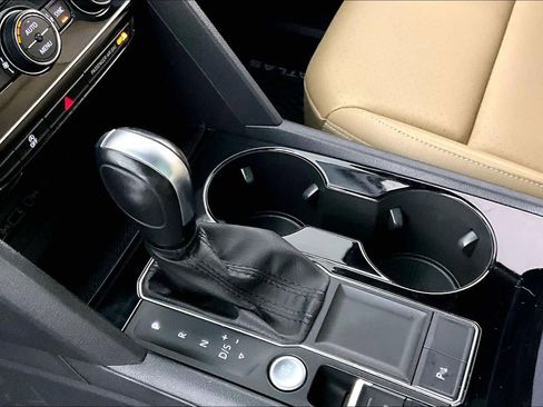 Used 2020 Volkswagen Atlas Cross Sport SEL R-Line image 15