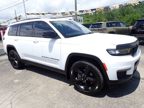 Used 2022 Jeep Grand Cherokee L Limited w/ Black Appearance Package AWD/4WD image 9