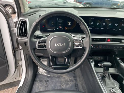 Used 2024 Kia Sorento S image 30
