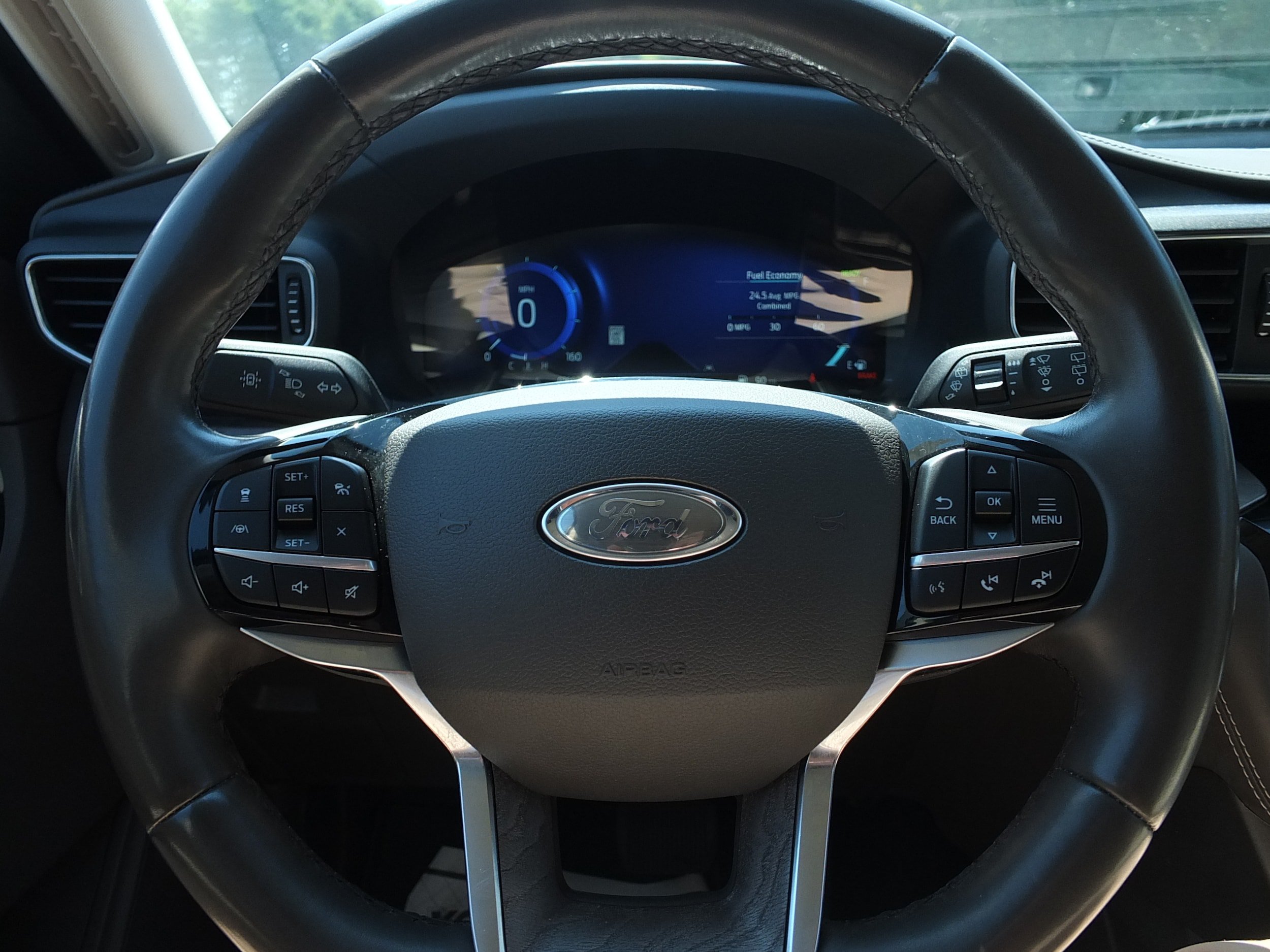 Used 2022 Ford Explorer Platinum w/ Technology Package AWD/4WD image 23
