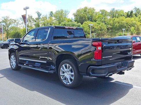 Used 2023 Chevrolet Silverado 1500 High Country w/ Technology Package image 4