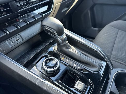 Used 2024 GMC Canyon Elevation w/ Convenience Package image 19