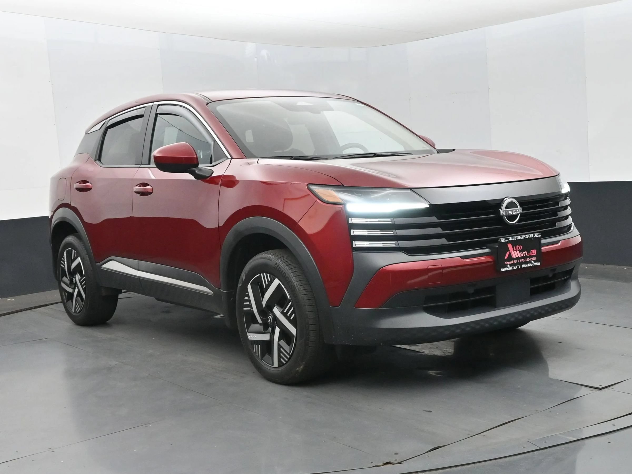 Used 2025 Nissan Kicks SV FWD image 2