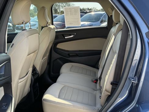 Used 2018 Ford Edge SE image 14
