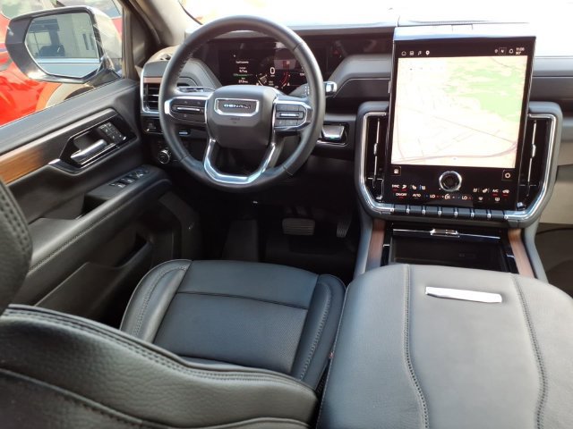 Used 2025 GMC Yukon Denali w/ Sun & Power Step Package AWD/4WD image 4