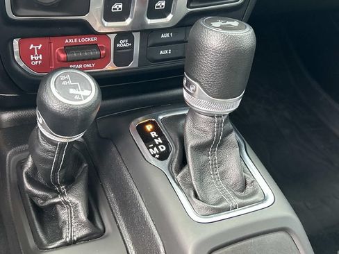 Used 2024 Jeep Wrangler Sport AWD/4WD image 25