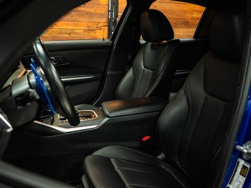 Used 2024 BMW 330i Sedan w/ M Sport Package RWD image 9
