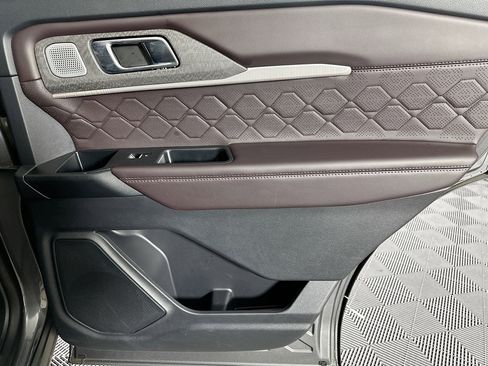 Used 2025 Ford Explorer Platinum w/ LUX Leather Package image 33