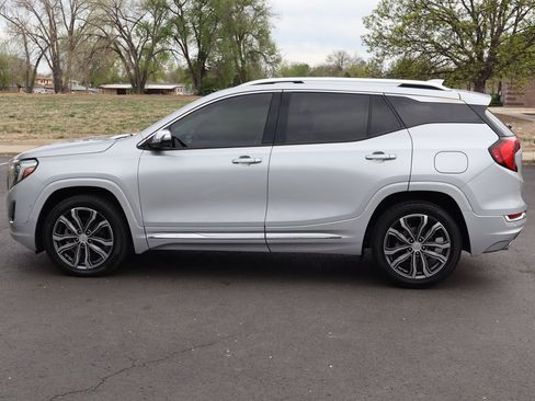 Used 2020 GMC Terrain Denali w/ Denali Premium Package image 9
