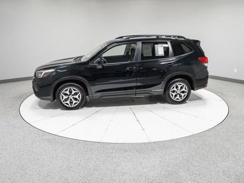 Used 2019 Subaru Forester Premium AWD/4WD image 35