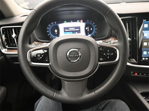 Used 2024 Volvo V60 B5 Cross Country Plus image 23