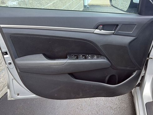 Used 2019 Hyundai Elantra SEL w/ Cargo Package FWD image 4